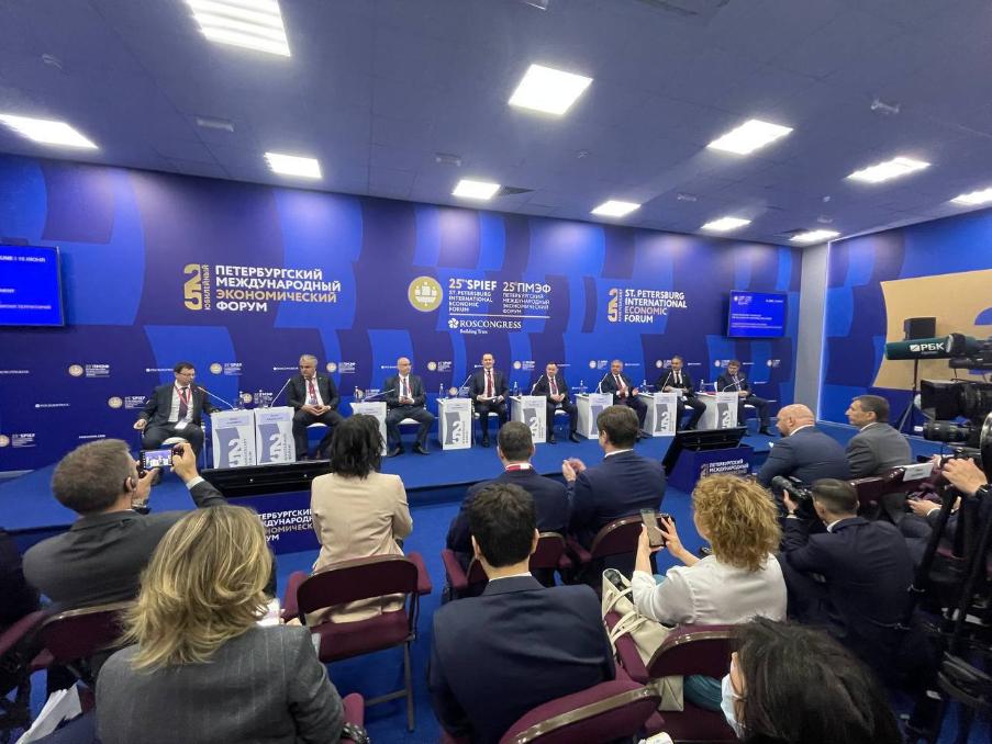 Делегация Минстроя России принимает участие в работе Петербургского международного экономического форума