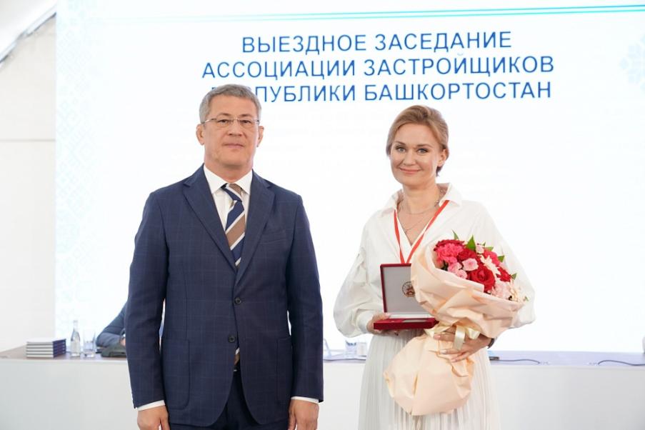 Радий Хабиров вручил государственные награды передовикам строительной отрасли региона